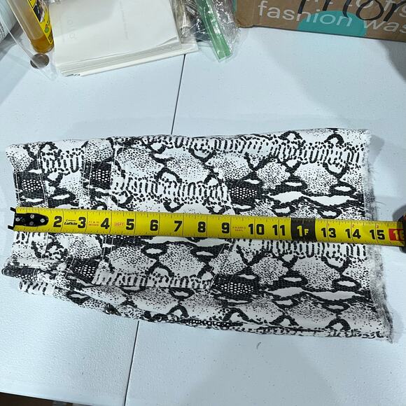 FRAME Le Mini Split Front Black Python-Print Denim Skirt Womens Size 0/25 - Picture 7 of 7